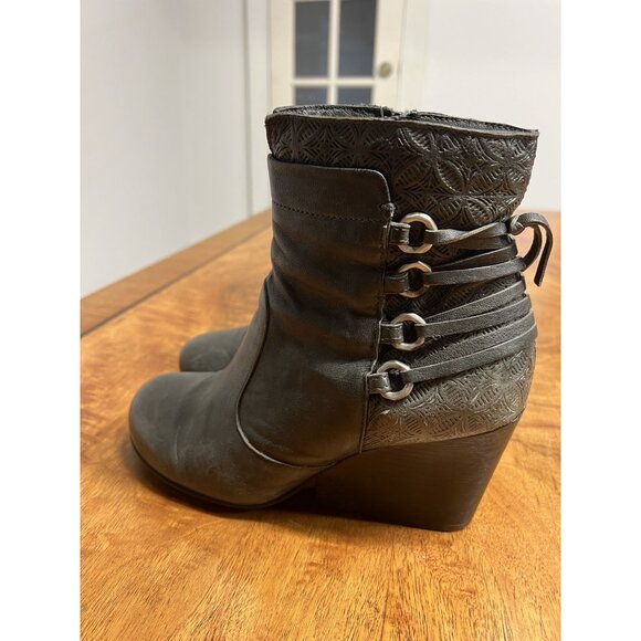 MIZ MOOZ Women’s 8.5 Katrina Grey  Leather Zip Embossed Ankle Boots Booties - Picture 2 of 9